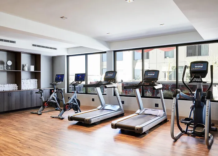 Ac Downtown 4*