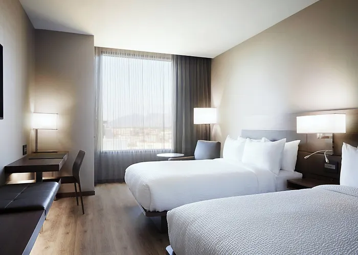 Ac Downtown 4*