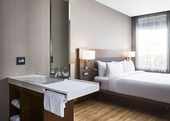Ac Downtown 4*